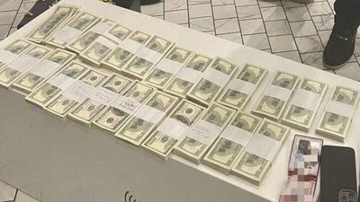 500 тисяч доларів за уникнення санкцій. Житель Дніпропетровщини під виглядом працівника СБУ вимагав гроші у підприємців 500 тисяч доларів за уникнення санкцій. Житель Дніпропетровщини під виглядом працівника СБУ вимагав гроші у підприємців