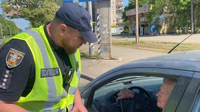 "Увага: спецсигнал". У Миколаєві перевіряли відповідальність водії