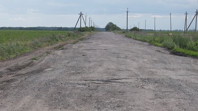 У селі Бугаївка біля Полтави зруйнована дорога У селі Бугаївка біля Полтави зруйнована дорога