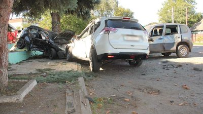 На Сумщині водій легковика в'їхав у чотири автівки та потрапив до реанімації