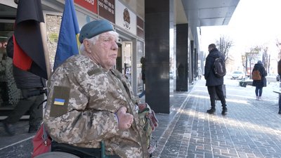 Дядя Гриша з Херсона приїхав до Черкас