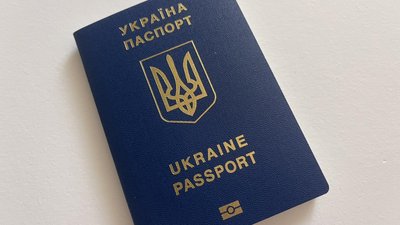 На Рівненщині за травень видали рекордну кількість закордонних паспортів – ДМС