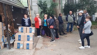 У Миколаєві роздали гуманітарну допомогу переселенцям