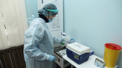 На Полтавщині вакцинували першу людину від коронавірусу На Полтавщині вакцинували першу людину від коронавірусу