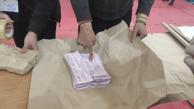 На Львівщині одна із ДВК чотири рази їздила на уточнення виборчих документів