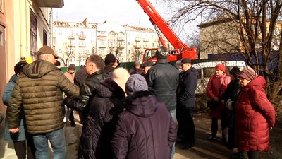 У Житомирі люди вийшли на акцію протесту проти будівництва на вулиці Київська, 6 У Житомирі люди вийшли на акцію протесту проти будівництва на вулиці Київська, 6