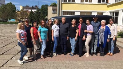 Жителі Калуської громади передали українським захисникам на передову автомобіль Жителі Калуської громади передали українським захисникам на передову автомобіль