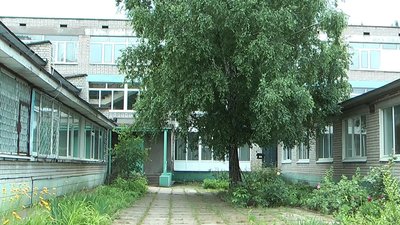 У 6-ії гімназії в Запоріжжі закривають початкову школу. Батьки першачків проти У 6-ії гімназії в Запоріжжі закривають початкову школу. Батьки першачків проти