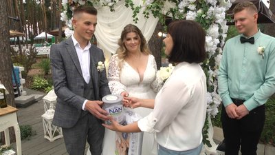 На Житомирщині молодята свої весільні подарунки передали малозабезпеченим родинам На Житомирщині молодята свої весільні подарунки передали малозабезпеченим родинам