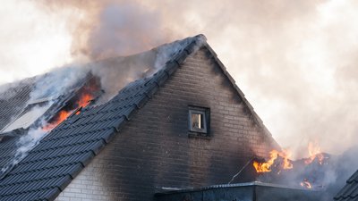 Обстріли: загорілися будинки у двох прикордонних селах Чернігівщини