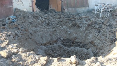 Вирва на місці влучання однієї з російських ракет у Миколаєві 2 липня Вирва на місці влучання однієї з російських ракет у Миколаєві 2 липня
