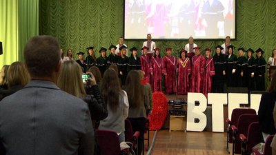 Навчатимуться офлайн: першокурсників вінницького ВНЗ посвятили у студенти