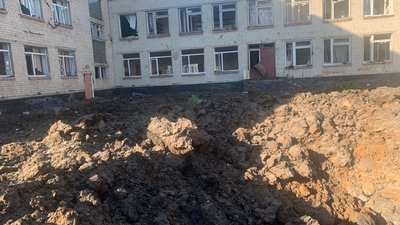 В ніч на 27 червня російські окупанти обстріляли адмінбудівлю та школу у Харкові В ніч на 27 червня російські окупанти обстріляли адмінбудівлю та школу у Харкові