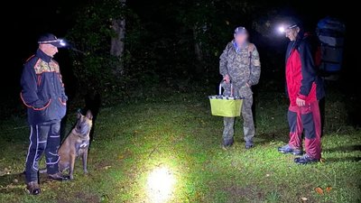 Прикарпатські рятувальники відшукали грибника, який заблукав в лісі