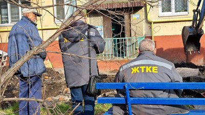 Благоустрій у Житомирі: котлован біля будинку на майдані Згоди засипали Благоустрій у Житомирі: котлован біля будинку на майдані Згоди засипали