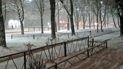 Замети, численні аварії та затори. У Києві вирує хуртовина Замети, численні аварії та затори. У Києві вирує хуртовина