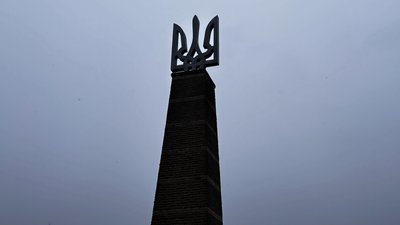 "Символізує український дух": що відомо про найбільший тризуб на Закарпатті