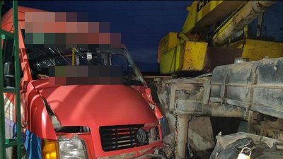 У місті на Волині вантажний автокран не розминувся з маршруткою