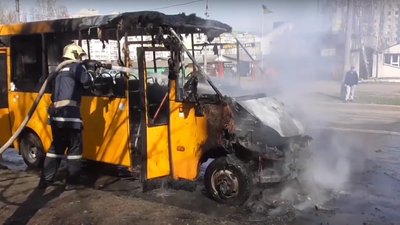 Рятувальники розповіли подробиці загоряння маршрутки у Сумах