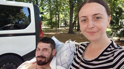 На фото Юрій Кучер з дружиною Наталією після поранення. На фото Юрій Кучер з дружиною Наталією після поранення.