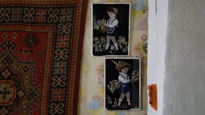 Живе і навчає дітей в літній кухні:
історія вчительки з розбитою хатою на Харківщині Живе і навчає дітей в літній кухні:
історія вчительки з розбитою хатою на Харківщині