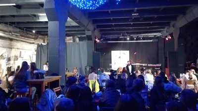 У Тернополі волонтери провели "Квартирник", щоб зібрати кошти для ЗСУ У Тернополі волонтери провели "Квартирник", щоб зібрати кошти для ЗСУ