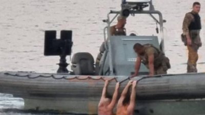 В Аркадії пʼятьох людей віднесло у відкрите море