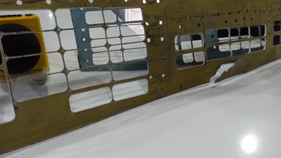 У Житомирі продають брелоки з уламками російського літака Су-25 – гроші збирають для 95 бригади У Житомирі продають брелоки з уламками російського літака Су-25 – гроші збирають для 95 бригади
