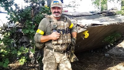 "Мене вразило, наскільки занехаяні їхні траншеї — зі сміттям, яке заважало переміщатися", — воїн 128 бригади Андрій