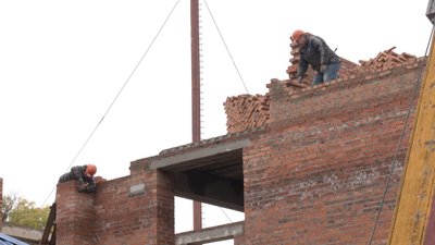 "Всі акти, зависли в міністерствах і гроші не надійшли підряднику": чому затримується будівництво 13 школи у Луцьку "Всі акти, зависли в міністерствах і гроші не надійшли підряднику": чому затримується будівництво 13 школи у Луцьку