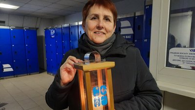 До Дніпра з Вифлеєму доставили різдвяний "вогонь миру" До Дніпра з Вифлеєму доставили різдвяний "вогонь миру"