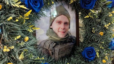 У Сумах попрощалися з захисниками Олександром Ткаченком і Олександром Лелюхом У Сумах попрощалися з захисниками Олександром Ткаченком і Олександром Лелюхом