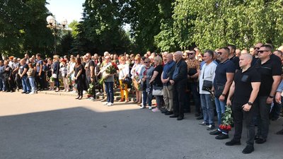 У Полтаві прощаються із чотирма бійцями, які загинули під час захисту України У Полтаві прощаються із чотирма бійцями, які загинули під час захисту України