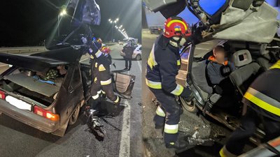 На Київ – Чоп біля Рівного Москвич влетів у вантажівку. Пасажира деблокували На Київ – Чоп біля Рівного Москвич влетів у вантажівку. Пасажира деблокували
