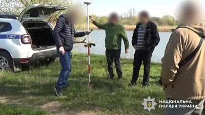 Земля, земельна ділянка, поліція