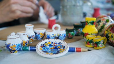 "Іноземці пропонували викупити все, щоб підтримати Україну", — вінничанка створює та продає мальованки "Іноземці пропонували викупити все, щоб підтримати Україну", — вінничанка створює та продає мальованки