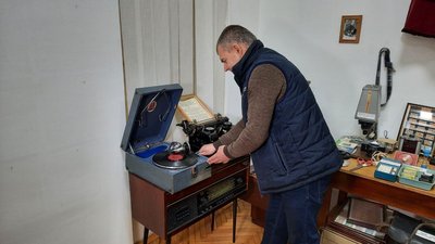 На Тернопільщині жителі громади принесли до музею майже триста експонатів На Тернопільщині жителі громади принесли до музею майже триста експонатів