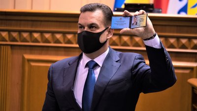 Перша сесія новообраної Криворізької міськради: присяга, обрання секретаря та одиночний пікет