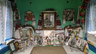 Руїни, каплиці та кладовища. Буковинець збирає фото автентичних речей із сіл Руїни, каплиці та кладовища. Буковинець збирає фото автентичних речей із сіл
