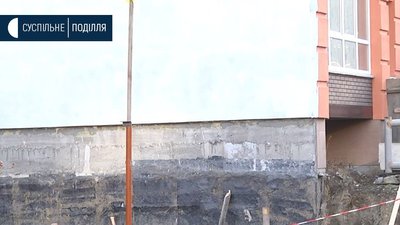 "Хотіли зруйнувати дитячий майданчик", - жителі багатоповерхівки у Хмельницькому виступили проти забудовника