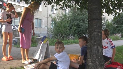 Віддають найцінніше: у Луцьку діти продають свої іграшки, щоб придбати військовим дрон