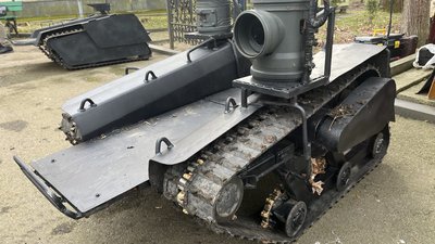 "Для України — це унікальна розробка": у Рівному презентували прототип наземного гусеничного дрона