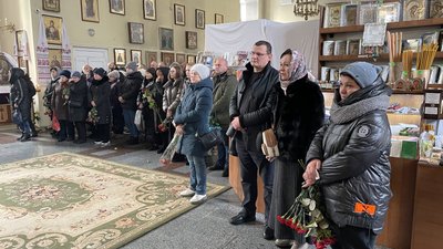 "Страшна звістка": у Полтаві попрощалися із загиблим військовослужбовцем Віктором Чорнухою "Страшна звістка": у Полтаві попрощалися із загиблим військовослужбовцем Віктором Чорнухою