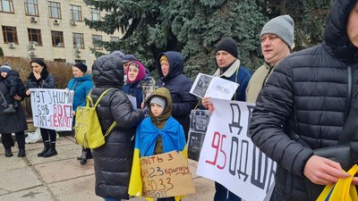 "Полон вбиває!": у Житомирі відбулася акція на підтримку полонених і зниклих безвісти "Полон вбиває!": у Житомирі відбулася акція на підтримку полонених і зниклих безвісти