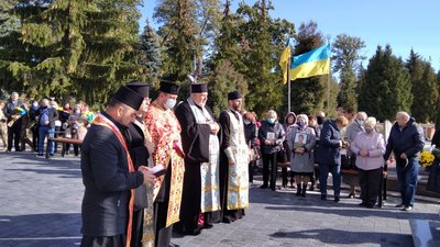 У Тернополі на Микулинецькому кладовищі вшанували пам'ять загиблих воїнів АТО/ООС