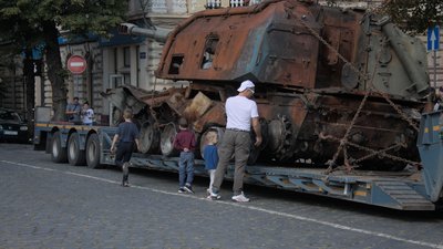 До Чернівців на виставку привезли спалену техніку російських окупантів