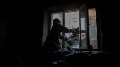 Вогнеборці ліквідовують пожежу у квартирі