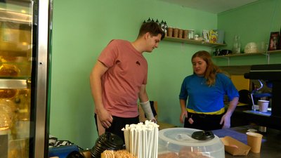 Утік від війни та відкрив кав'ярню у Франківську. Історія студента з Харкова Сергія Шуби Утік від війни та відкрив кав'ярню у Франківську. Історія студента з Харкова Сергія Шуби