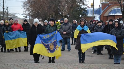 На Рівненщину для прощання привезли тіло бійця “Айдару”. Прах мають розвіяти над Луганщиною На Рівненщину для прощання привезли тіло бійця “Айдару”. Прах мають розвіяти над Луганщиною
