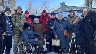 Люди, яких евакуювали з прифронтових районів Харківщини
